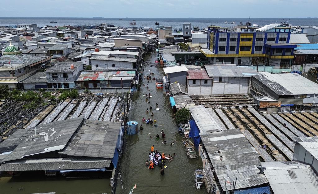 Banjir Rob Rendam Sejumlah Wilayah di Pesisir Jakarta